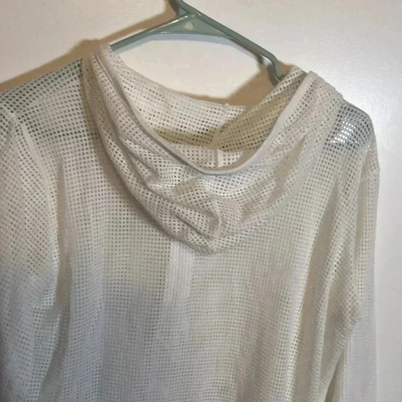 Beach by Jordan Taylor white zippered and hooded beach cover up with pockets. - Picture 7 of 8